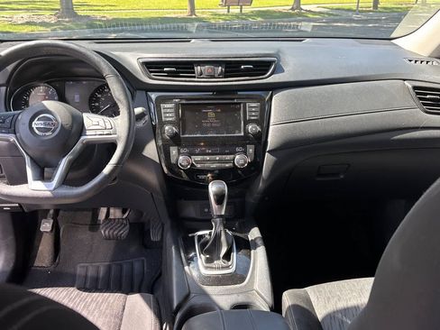 Used 2020 Nissan Rogue SV FWD image 4