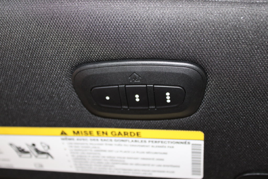 Used 2025 Chrysler Pacifica Select FWD image 48