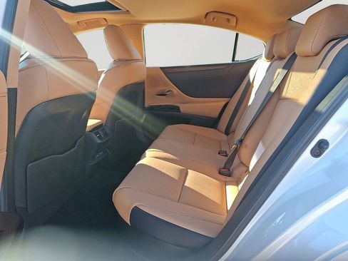 Used 2025 Lexus ES 300h w/ Premium Package image 8