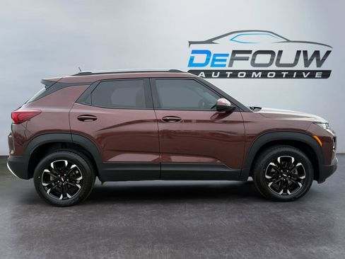 Used 2022 Chevrolet TrailBlazer LT w/ LPO, Blackout Package image 2