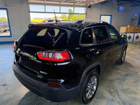 Used 2019 Jeep Cherokee Latitude Plus w/ Cold Weather Group AWD/4WD image 8