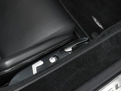 Used 2006 Mercedes-Benz SLR image 32