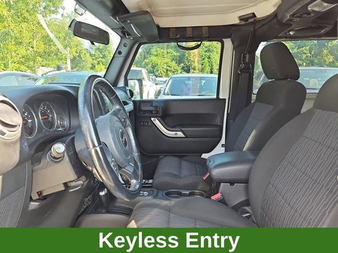 Used 2012 Jeep Wrangler Sahara w/ Connectivity Group AWD/4WD image 7