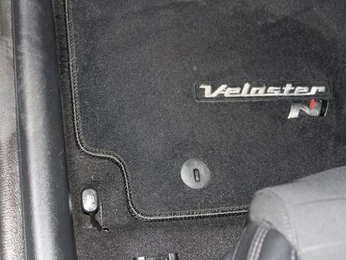 Used 2021 Hyundai Veloster N image 14