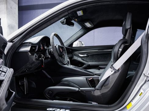 Used 2019 Porsche 911 GT3 RS RWD image 19
