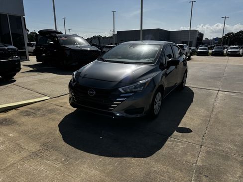 Used 2025 Nissan Versa S w/ Trunk Package FWD image 3