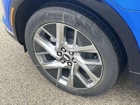 New 2026 Cadillac Optiq Luxury 1 image 32