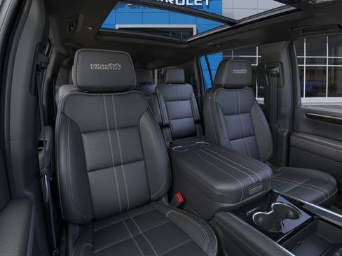 New 2026 Chevrolet Suburban High Country w/ Sun And Tow Package AWD/4WD image 17