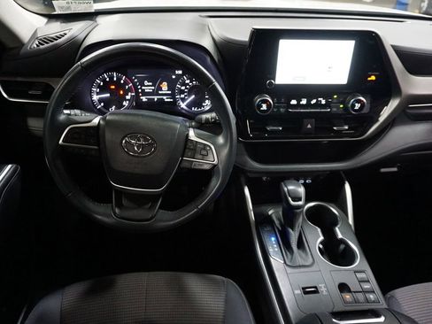 Used 2023 Toyota Highlander LE image 6