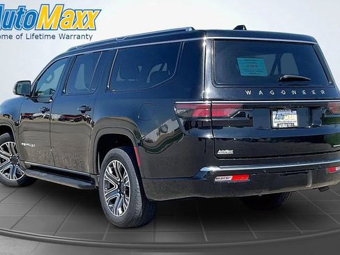 Used 2024 Jeep Wagoneer L Series II w/ Flexible Seating Group AWD/4WD image 5