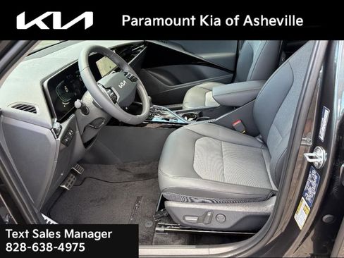 New 2025 Kia Niro EX Touring image 17