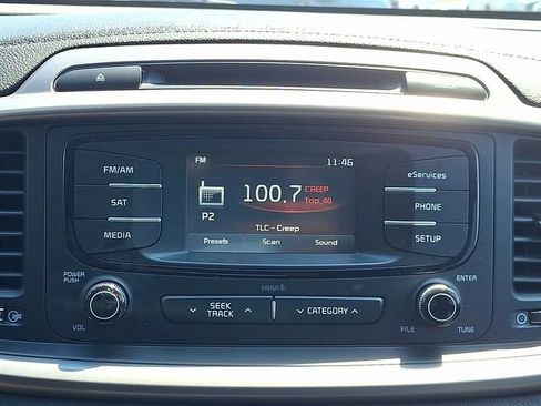 Used 2016 Kia Sorento FWD image 12