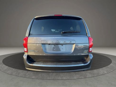 Used 2019 Dodge Grand Caravan SXT image 6
