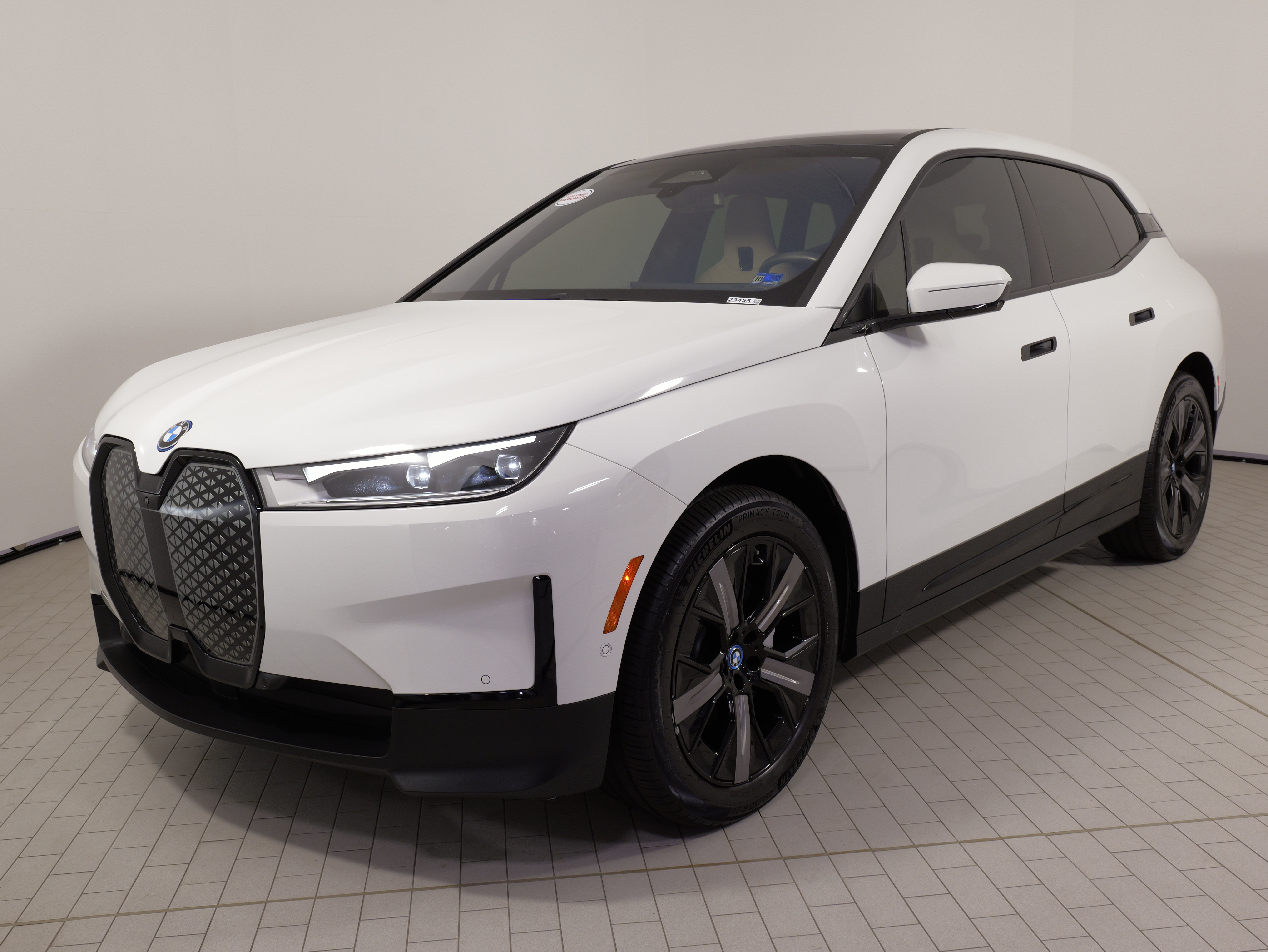 Used 2024 BMW iX xDrive50 w/ Convenience Package AWD/4WD image 4