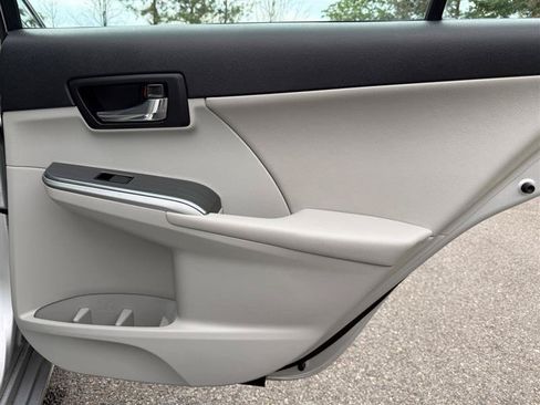 Used 2012 Toyota Camry XLE w/ Leather Pkg FWD image 33
