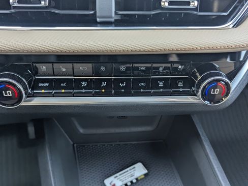 New 2026 Chevrolet Equinox ACTIV w/ Convenience Package III image 24