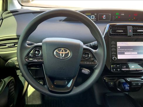 Used 2020 Toyota Prius LE FWD image 6