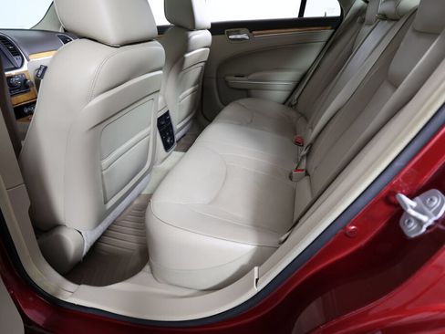 Used 2014 Chrysler 300 C RWD image 17