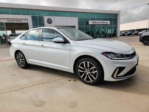 New 2026 Volkswagen Jetta SE FWD image 8