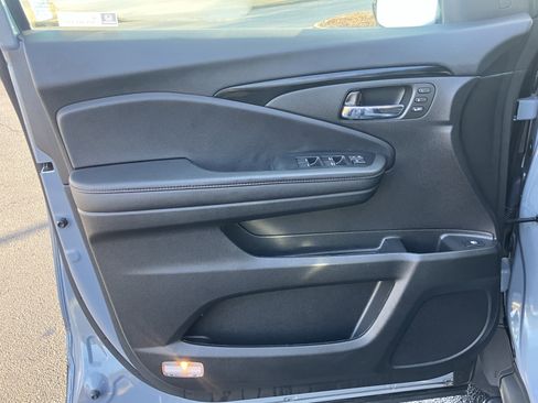 Certified 2023 Honda Ridgeline Black Edition image 13