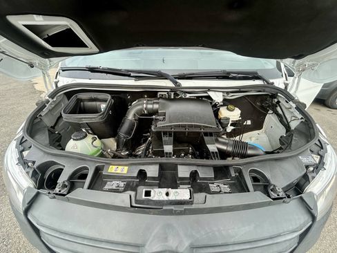 Used 2022 Mercedes-Benz Sprinter 2500 image 34