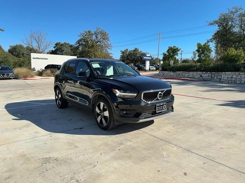 Certified 2022 Volvo XC40 T5 Momentum w/ Premium Package image 8