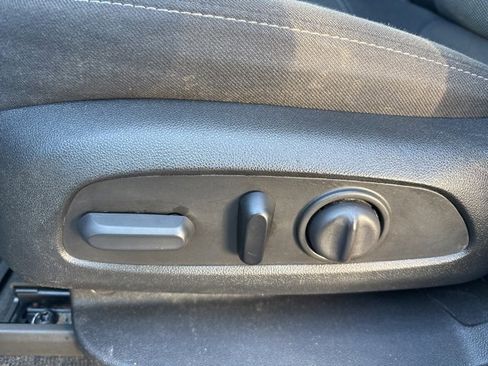 Used 2023 Chevrolet Traverse LT image 12