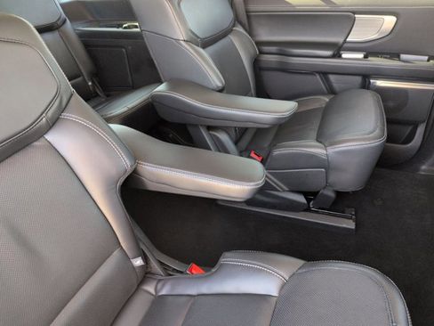 Certified 2025 Ford Expedition Platinum image 21