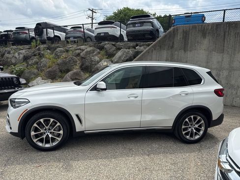 Used 2019 BMW X5 xDrive40i w/ Premium Package 2 AWD/4WD image 3