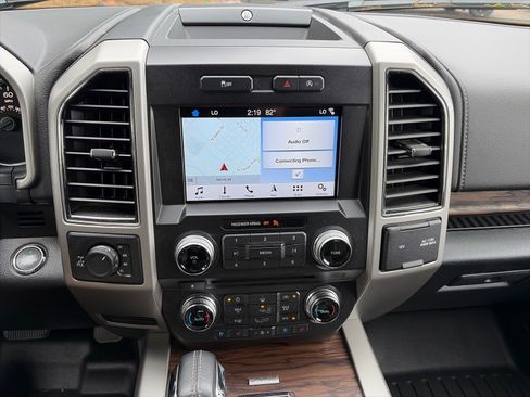 Used 2018 Ford F150 Lariat w/ Equipment Group 502A Luxury AWD/4WD image 20
