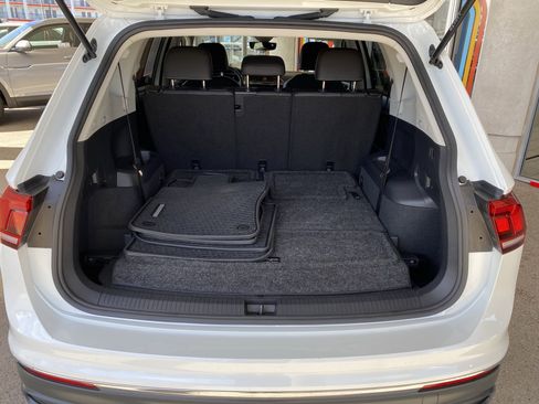 Certified 2023 Volkswagen Tiguan SE w/ Panoramic Sunroof Package image 16