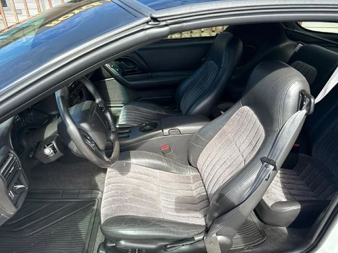 Used 2000 Chevrolet Camaro Z28 w/ SS Performance/Appearance Pkg image 6