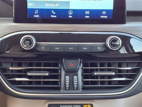 Used 2020 Ford Escape Titanium image 13