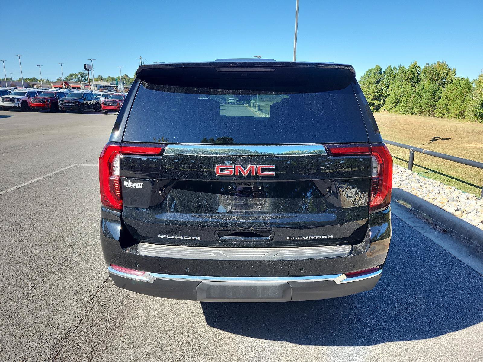 Used 2026 GMC Yukon Elevation w/ Elevation Premium Package AWD/4WD image 6