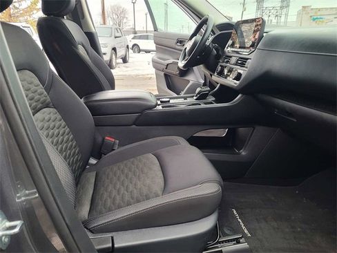 Used 2023 Nissan Pathfinder S image 17