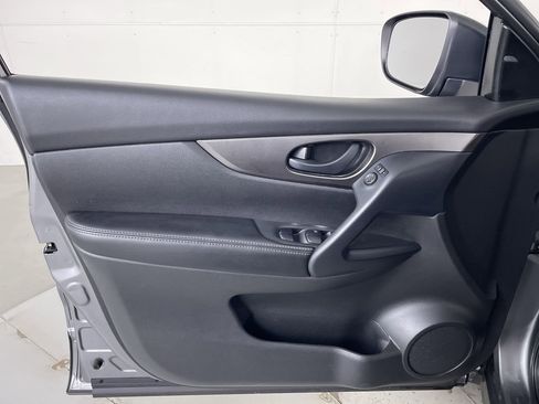 Used 2020 Nissan Rogue Sport S image 10