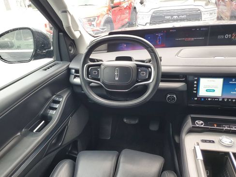 Used 2025 Lincoln Navigator L Reserve AWD/4WD image 11