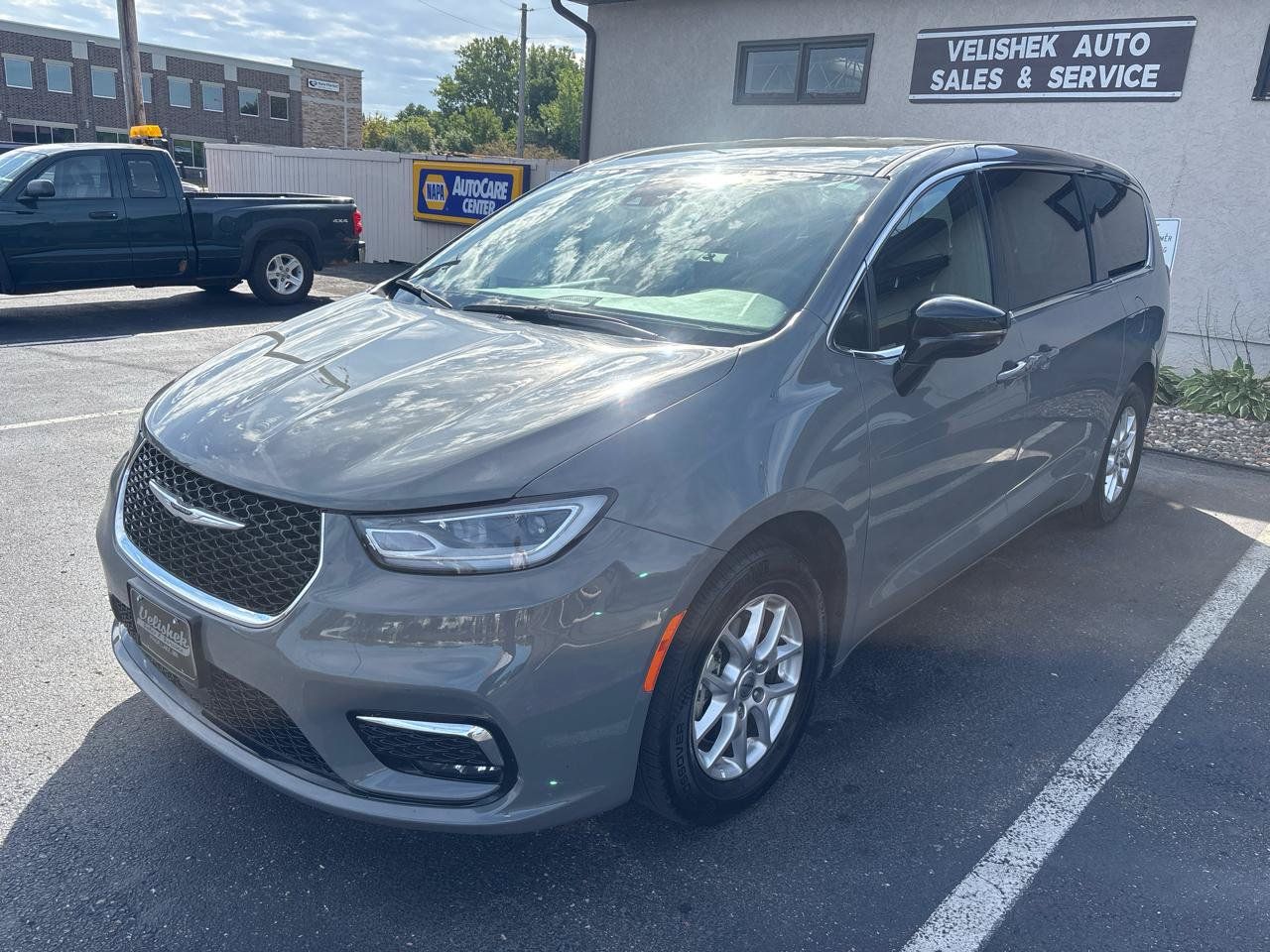 Used 2025 Chrysler Pacifica Select FWD image 7