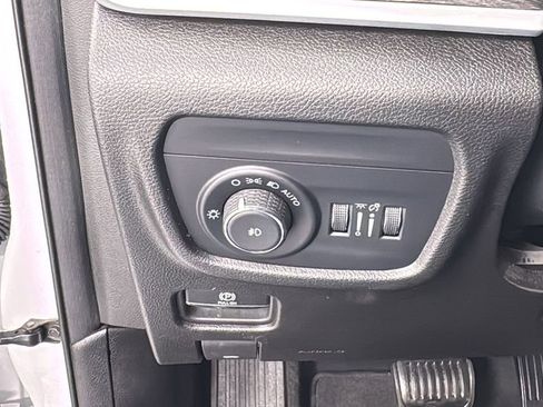 Used 2024 Jeep Grand Cherokee Limited image 32