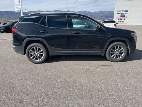 Used 2024 GMC Terrain SLT image 2