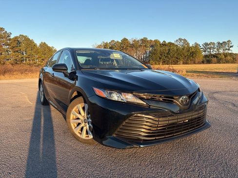 Used 2020 Toyota Camry LE image 1