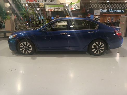 Used 2017 Honda Accord Touring image 13