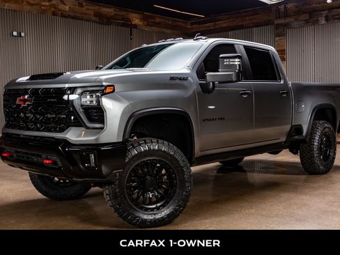 Used 2024 Chevrolet Silverado 2500 ZR2 w/ Technology Package image 5