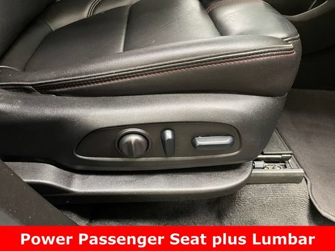 Used 2023 Chevrolet Traverse RS AWD/4WD image 12