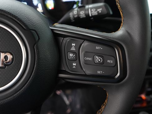 Used 2024 Jeep Wrangler Unlimited image 26