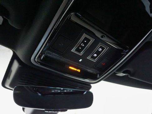 Used 2025 Land Rover Range Rover Velar Dynamic SE image 16