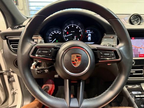 Used 2024 Porsche Macan AWD/4WD image 12