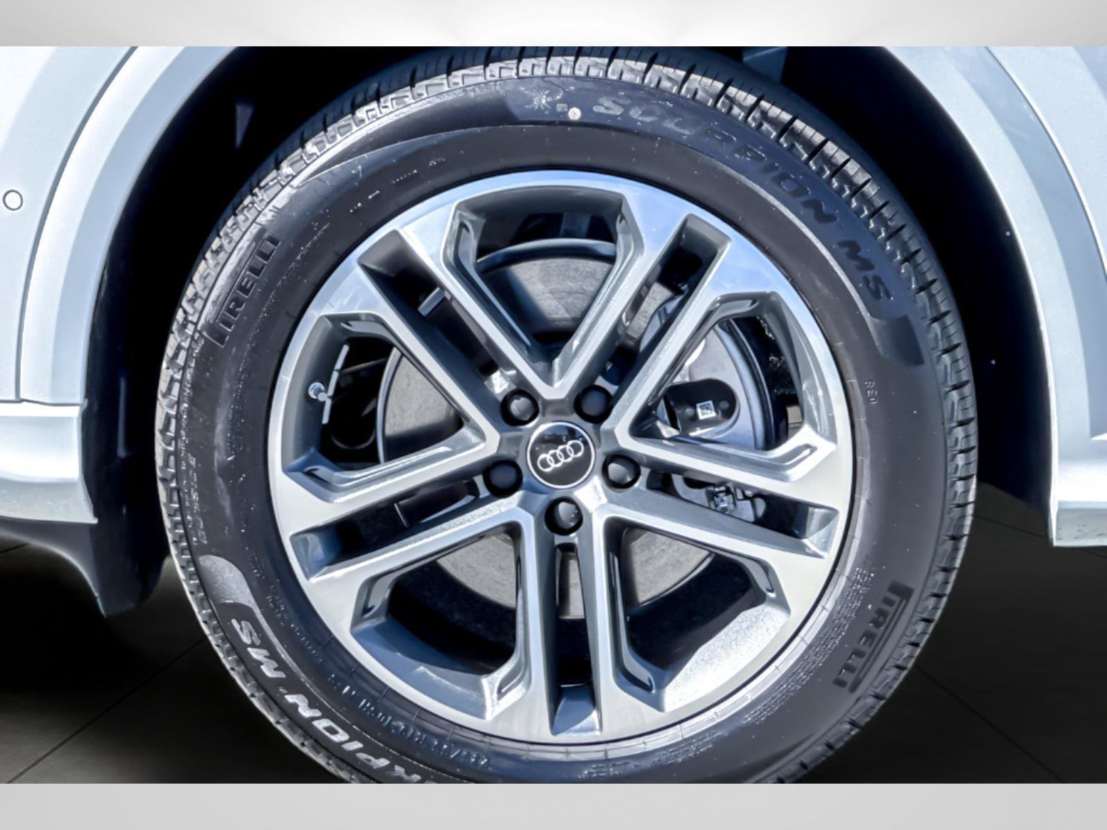 Certified 2025 Audi Q5 Premium AWD/4WD image 26