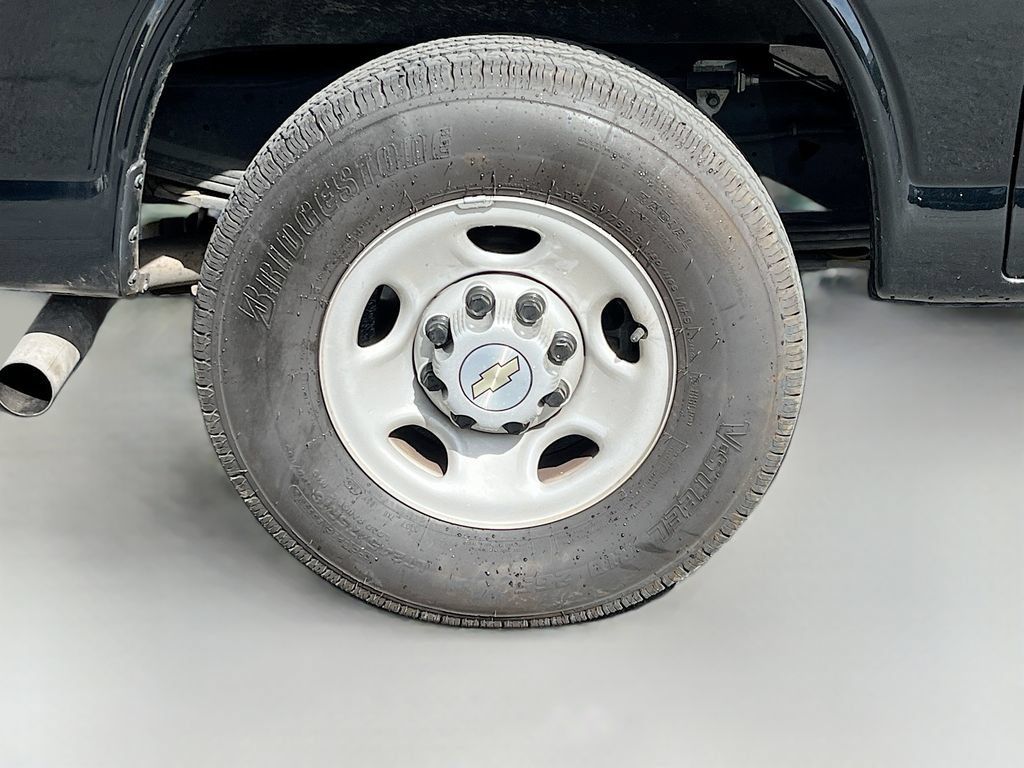 Used 2024 Chevrolet Express 2500 w/ Driver Convenience Package RWD image 26