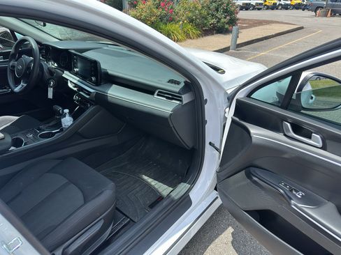 Used 2021 Kia K5 LX FWD image 10